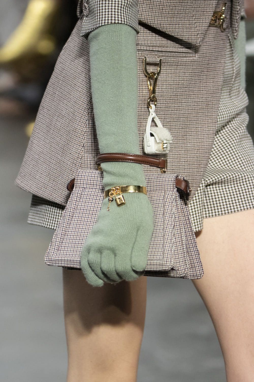 Fendi 2022-2023 秋冬特写细节配饰 Runway 杂志
