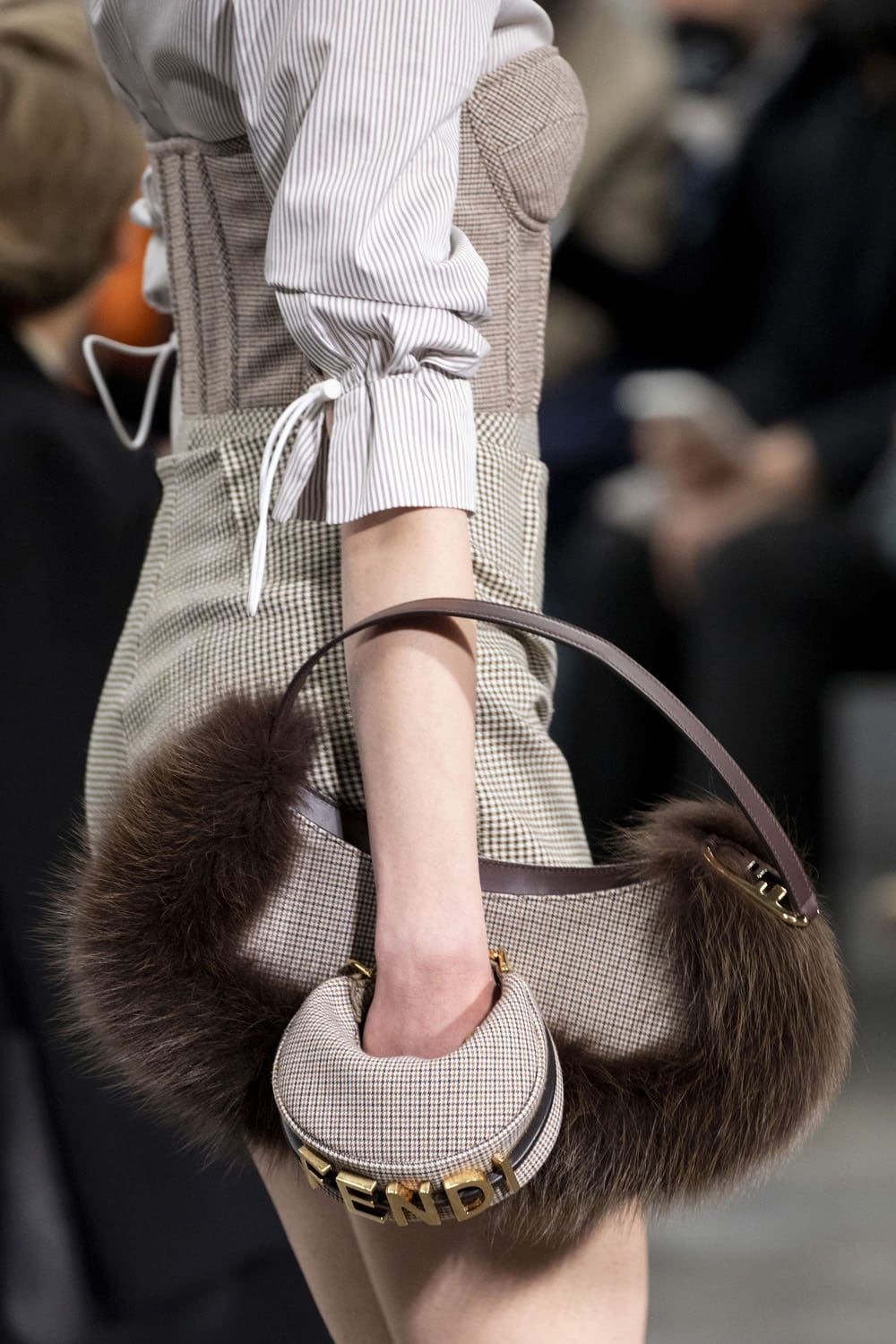 Fendi 2022-2023 秋冬特写细节配饰 Runway 杂志
