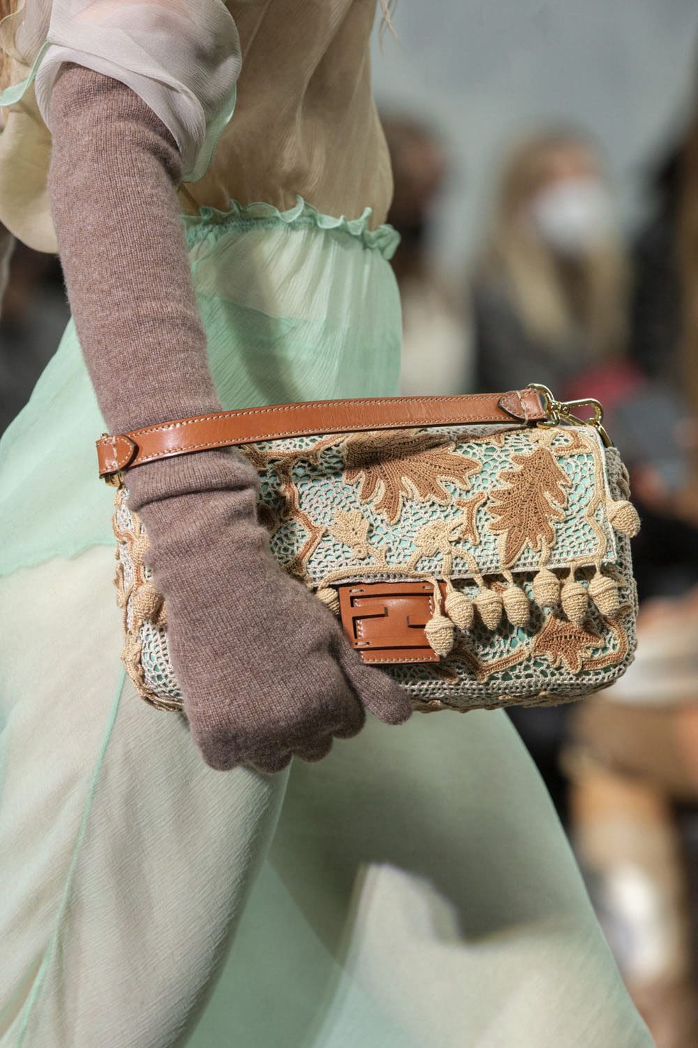 Fendi 2022-2023 秋冬特写细节配饰 Runway 杂志