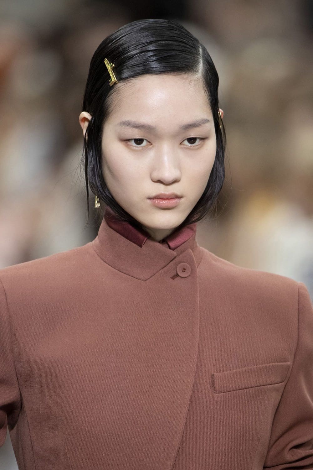 Fendi 2022-2023 秋冬特写细节配饰 Runway 杂志