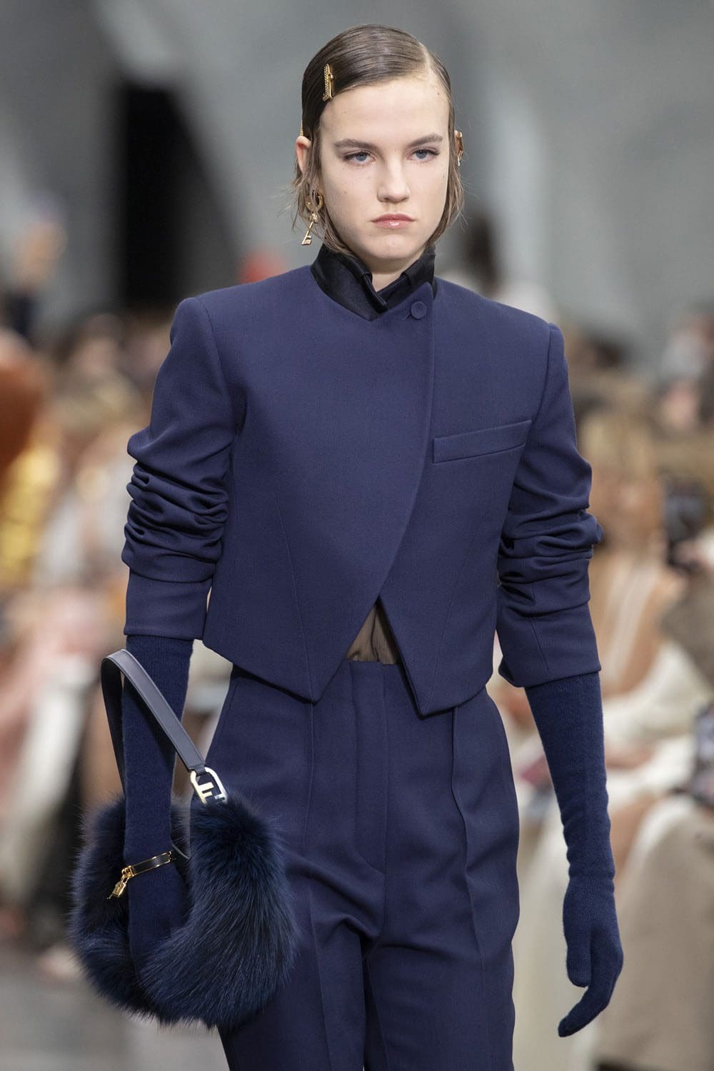 Fendi 2022-2023 秋冬特写细节配饰 Runway 杂志