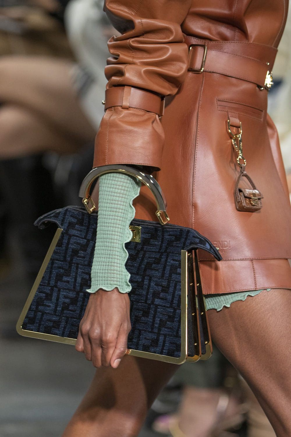 Fendi 2022-2023 秋冬特写细节配饰 Runway 杂志