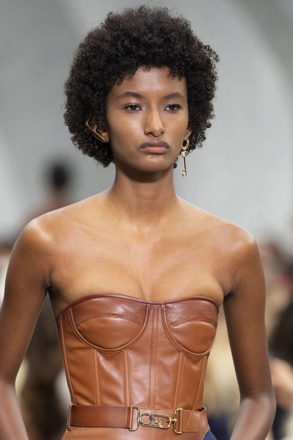 Fendi 2022-2023 秋冬特写细节配饰 Runway 杂志