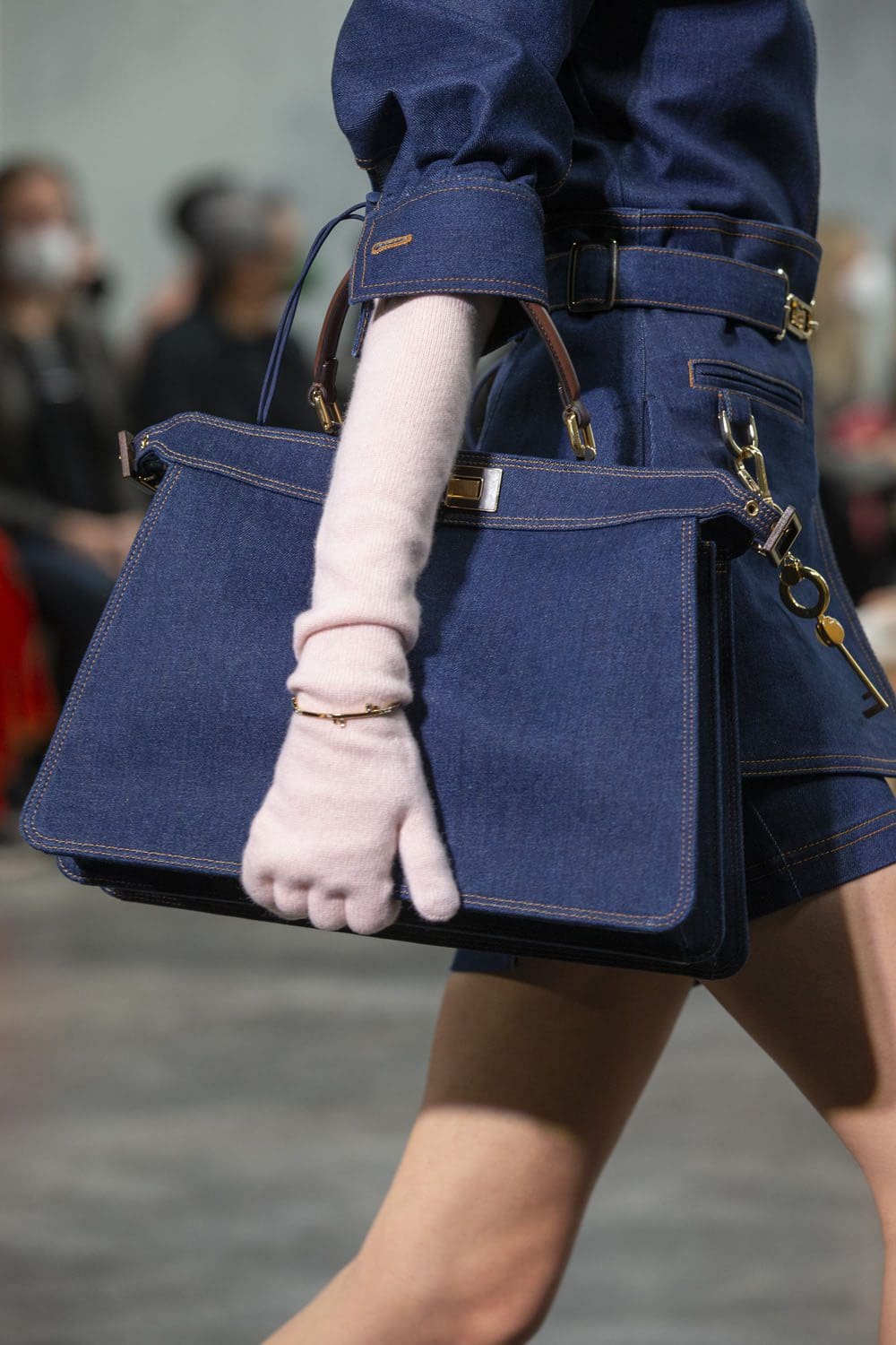 Fendi 2022-2023 秋冬特写细节配饰 Runway 杂志