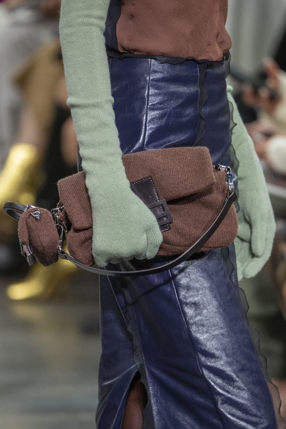 Fendi 2022-2023 秋冬特写细节配饰 Runway 杂志