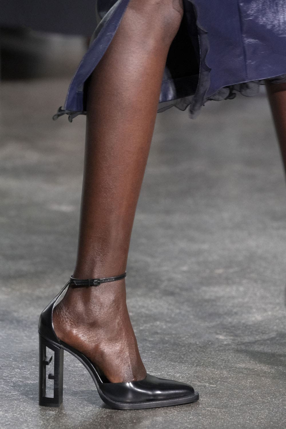 Fendi 2022-2023 秋冬特写细节配饰 Runway 杂志