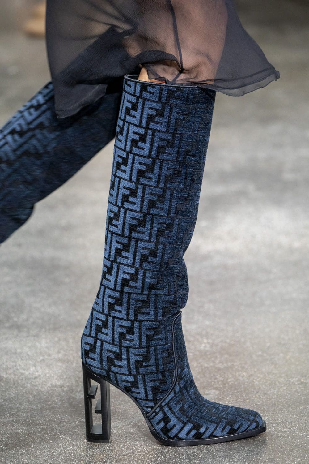 Fendi 2022-2023 秋冬特写细节配饰 Runway 杂志