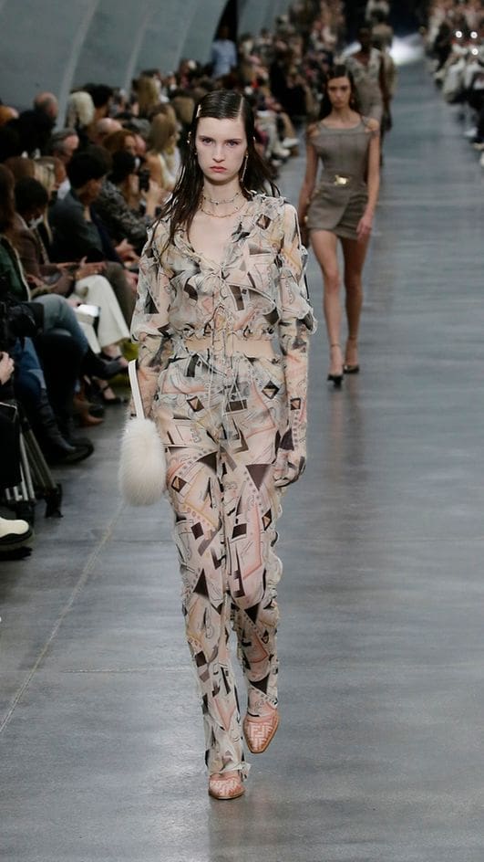 Fendi Outono Inverno 2022-2023 Milão Runway revista