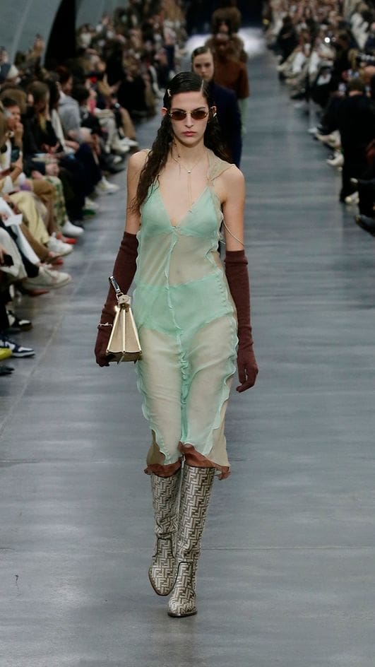 Fendi Outono Inverno 2022-2023 Milão Runway revista
