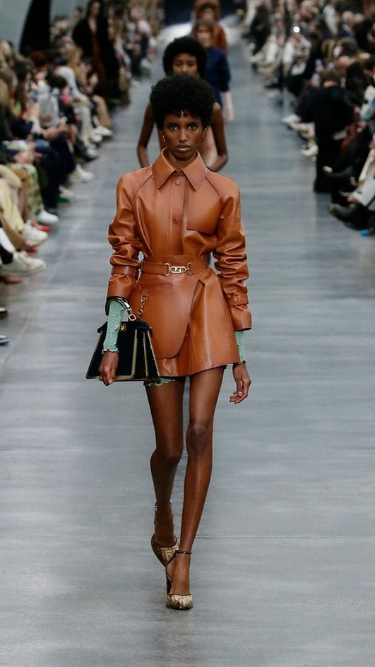 Fendi Outono Inverno 2022-2023 Milão Runway revista