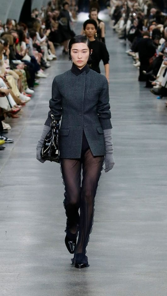 Fendi Outono Inverno 2022-2023 Milão Runway revista