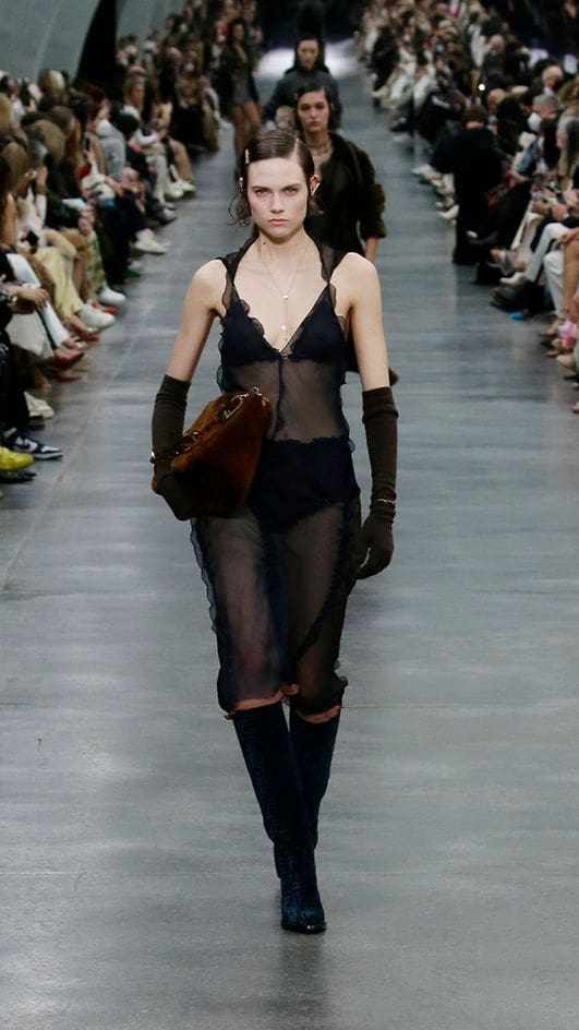 Fendi Outono Inverno 2022-2023 Milão Runway revista