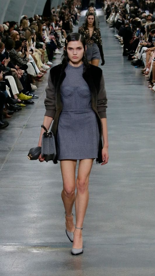 Fendi Outono Inverno 2022-2023 Milão Runway revista