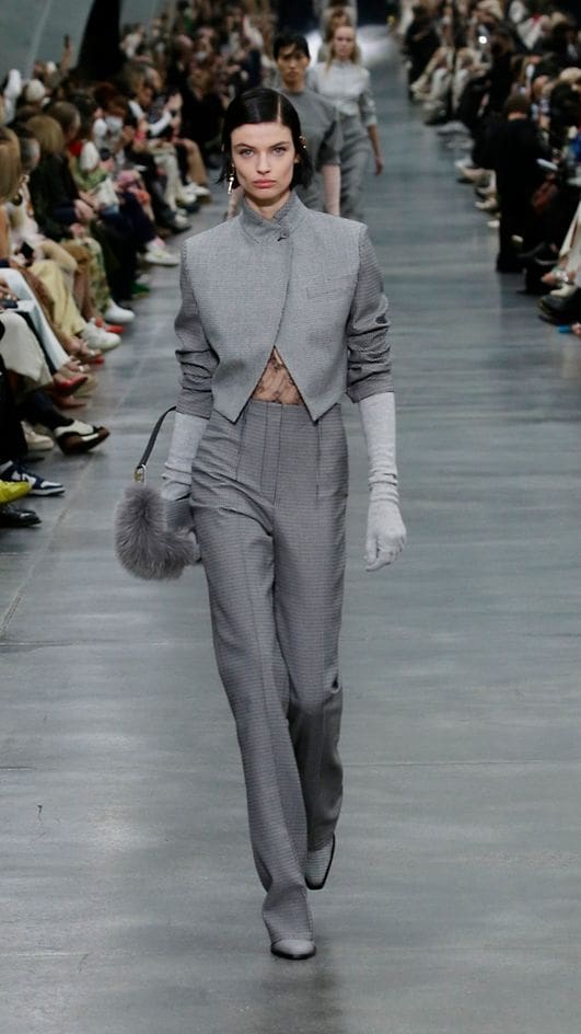 Fendi Outono Inverno 2022-2023 Milão Runway revista