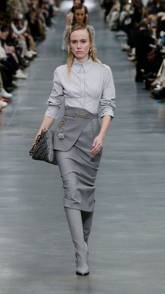 Fendi Outono Inverno 2022-2023 Milão Runway revista