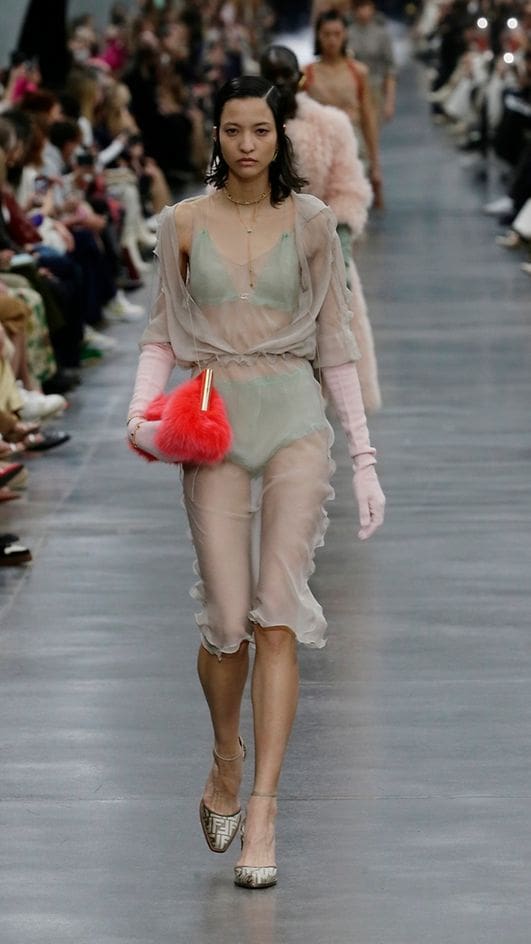 Fendi Outono Inverno 2022-2023 Milão Runway revista