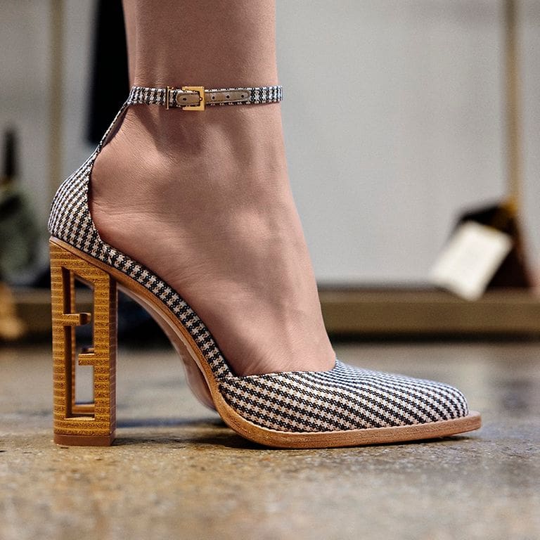Fendi Outono Inverno 2022-2023 Milão Runway revista