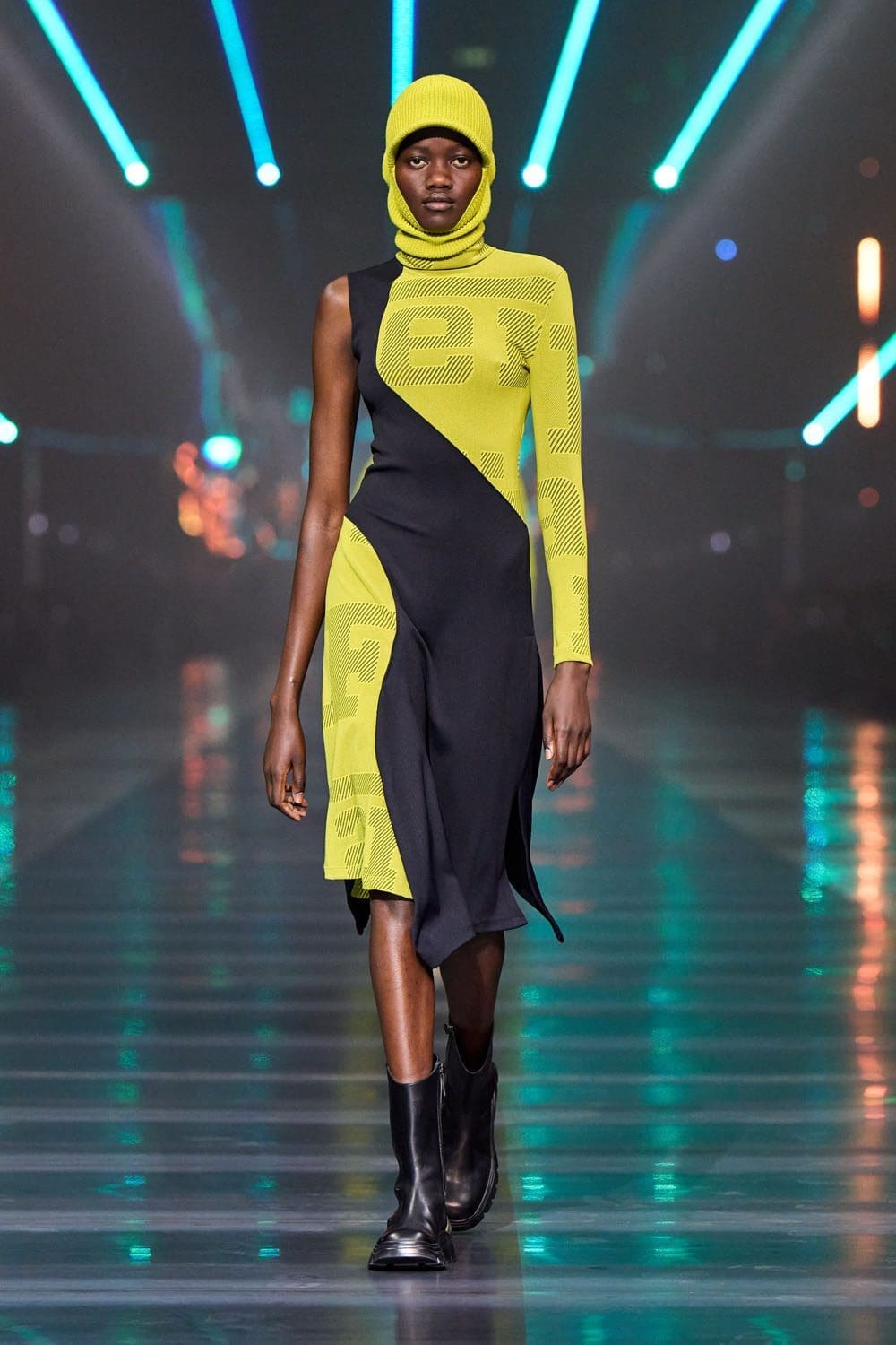 Ferrari Outono Inverno 2022-2023 Milão Runway revista