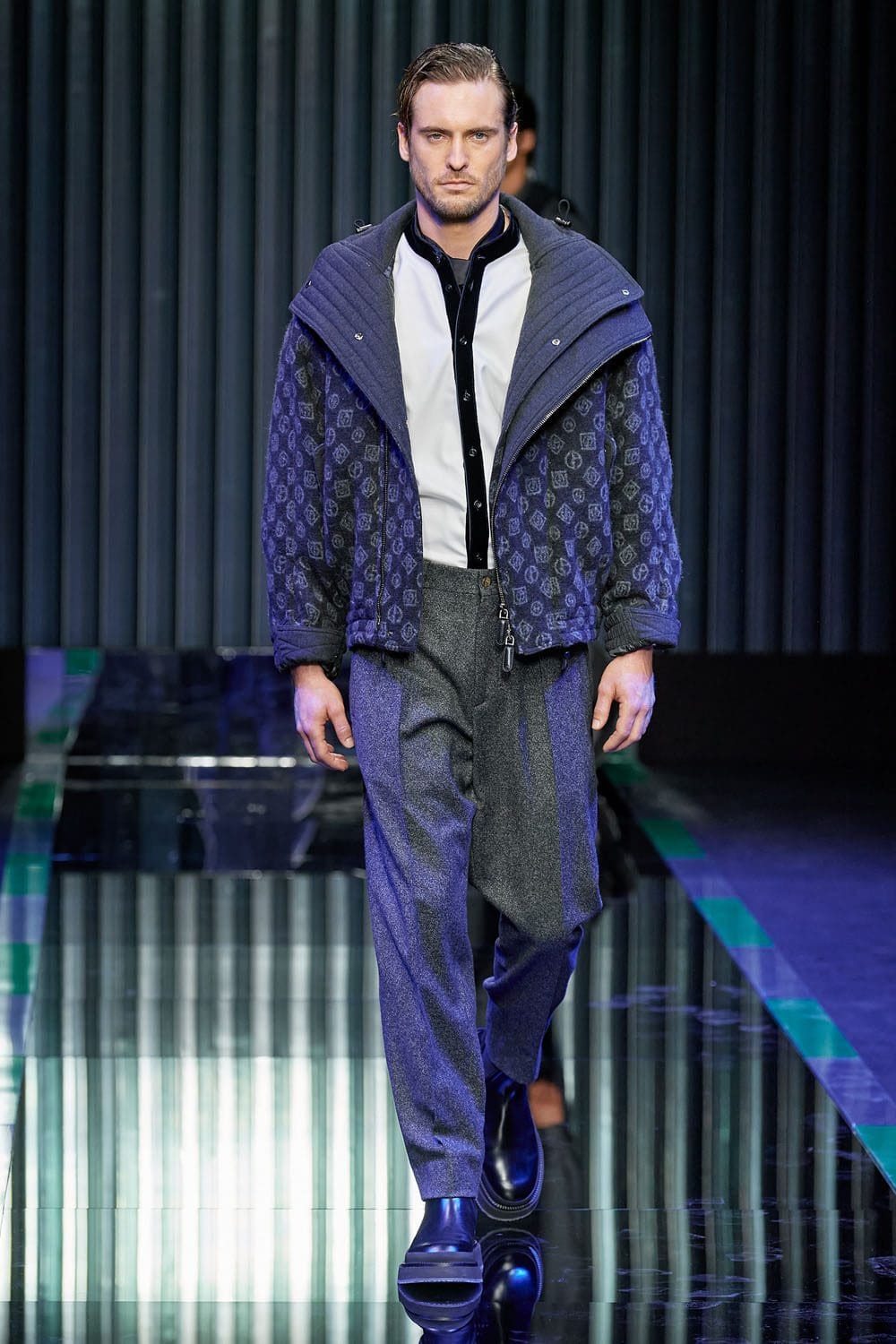 Giorgio Armani outono inverno 2022-2023 Milão Runway revista