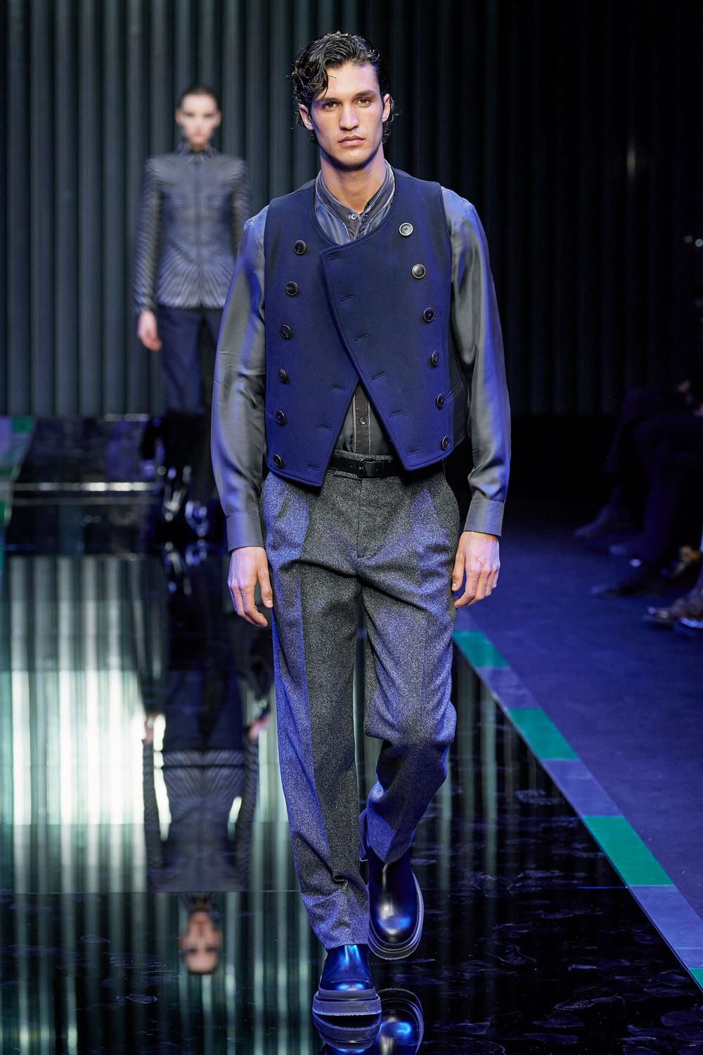 Giorgio Armani outono inverno 2022-2023 Milão Runway revista