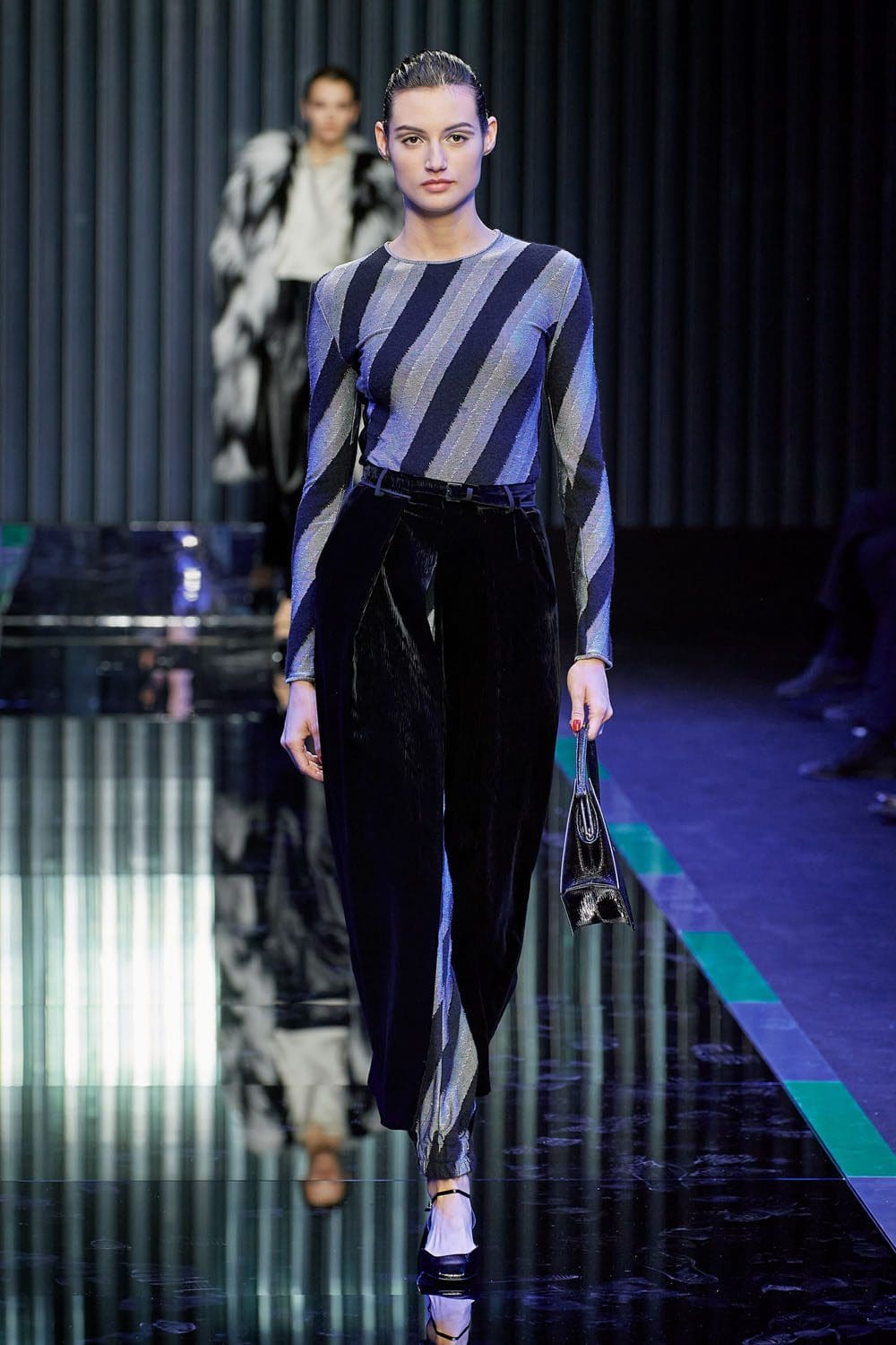 Giorgio Armani outono inverno 2022-2023 Milão Runway revista