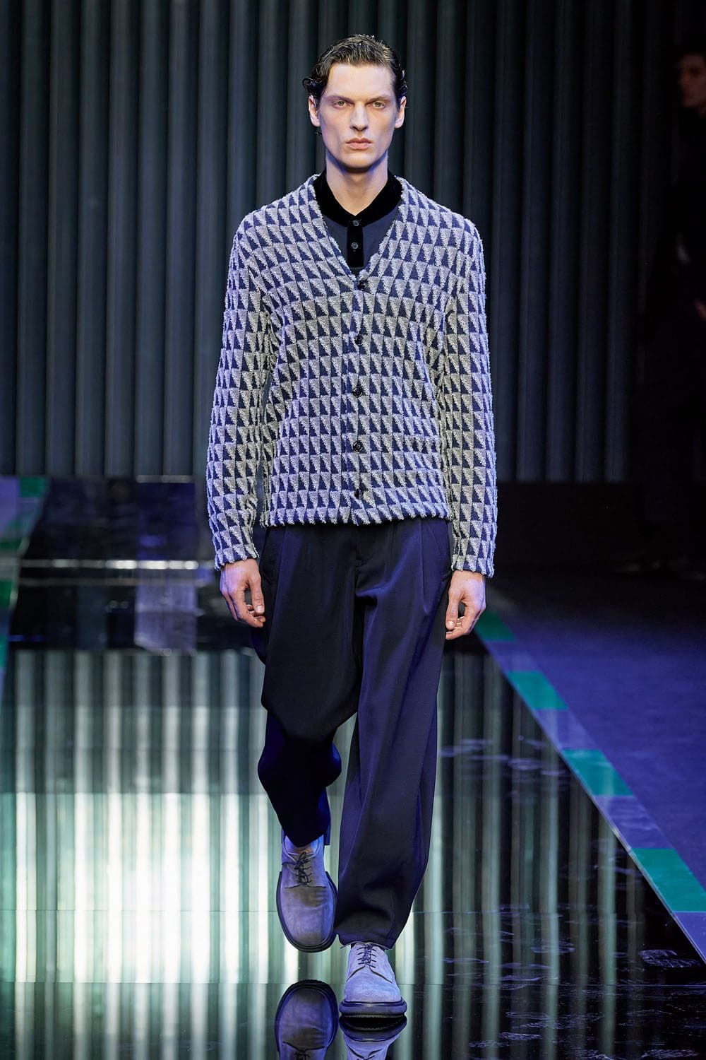 Giorgio Armani outono inverno 2022-2023 Milão Runway revista