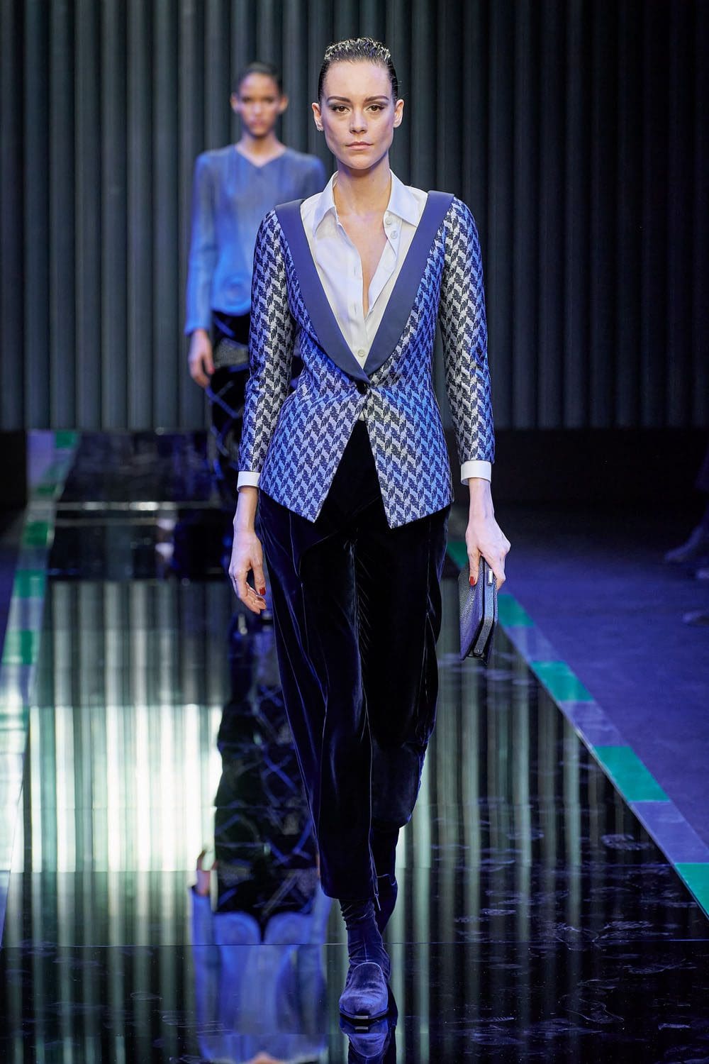 Giorgio Armani outono inverno 2022-2023 Milão Runway revista