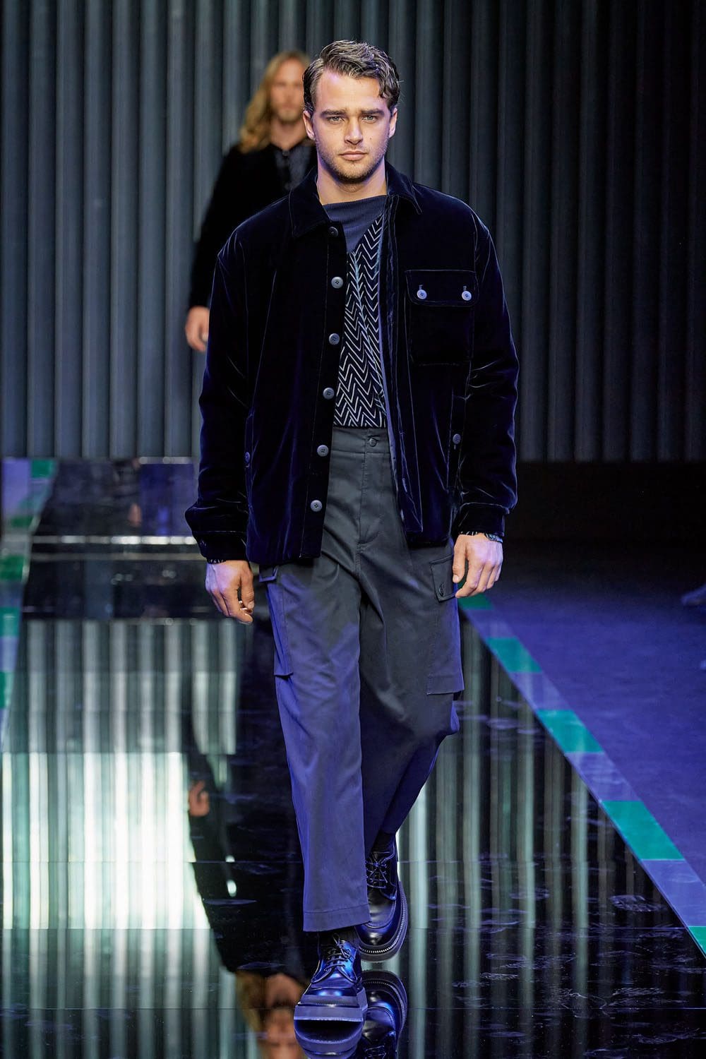 Giorgio Armani outono inverno 2022-2023 Milão Runway revista