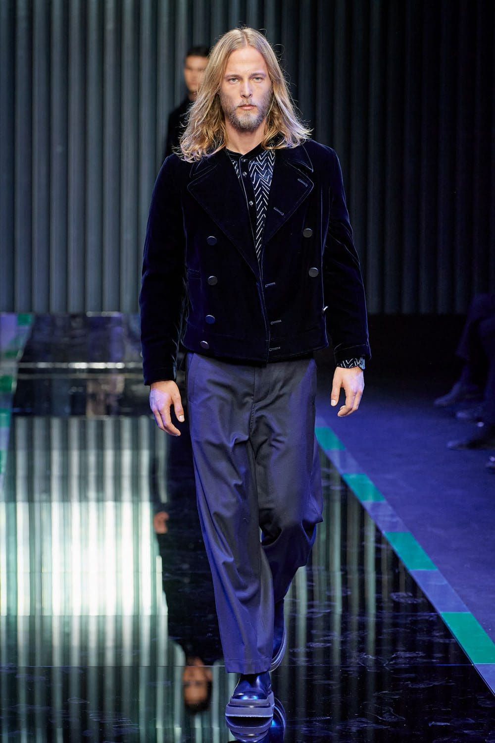 Giorgio Armani outono inverno 2022-2023 Milão Runway revista
