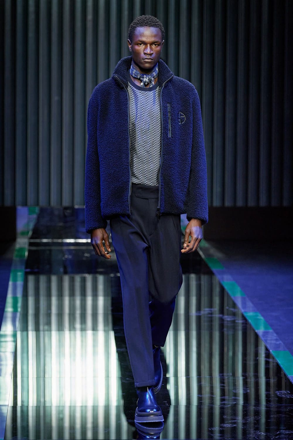 Giorgio Armani outono inverno 2022-2023 Milão Runway revista