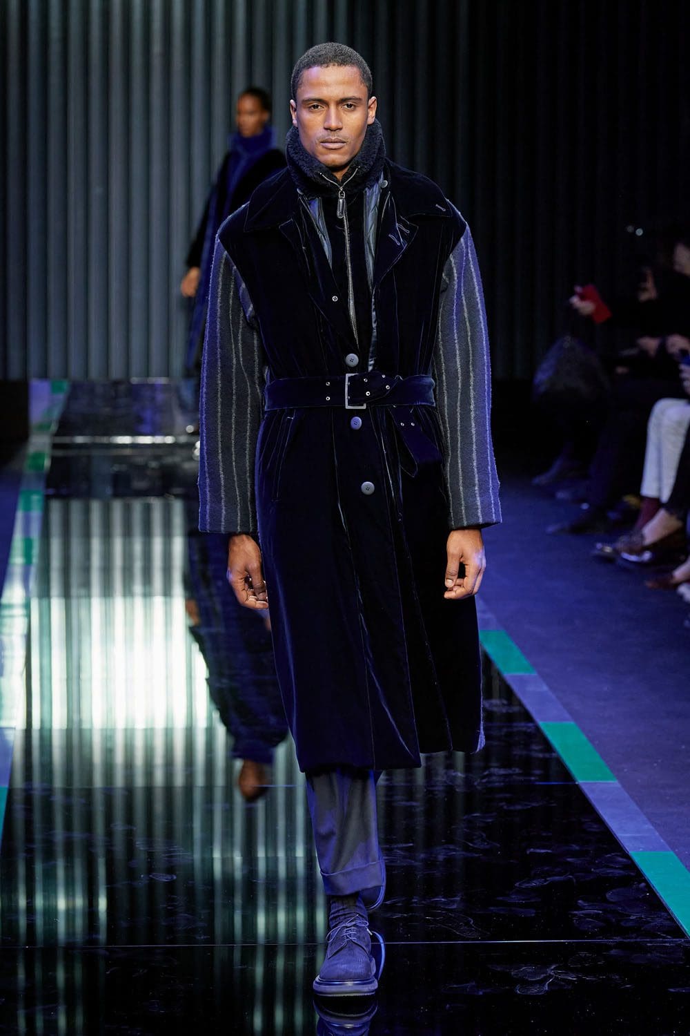 Giorgio Armani outono inverno 2022-2023 Milão Runway revista