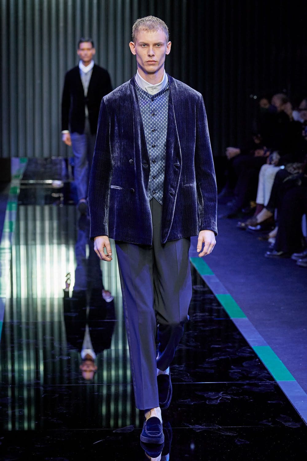 Giorgio Armani outono inverno 2022-2023 Milão Runway revista