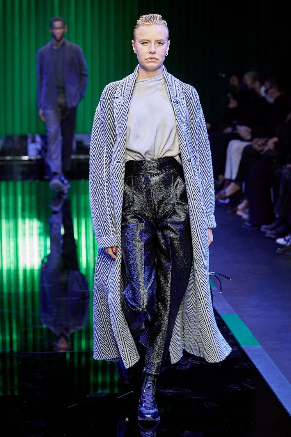 Giorgio Armani outono inverno 2022-2023 Milão Runway revista