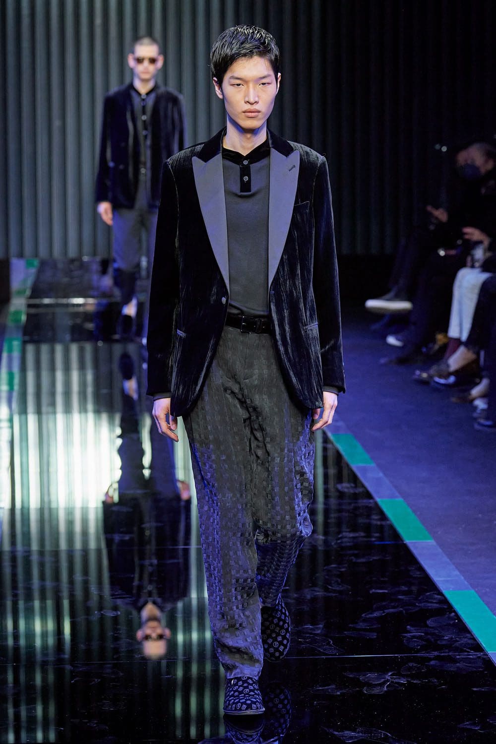 Giorgio Armani outono inverno 2022-2023 Milão Runway revista