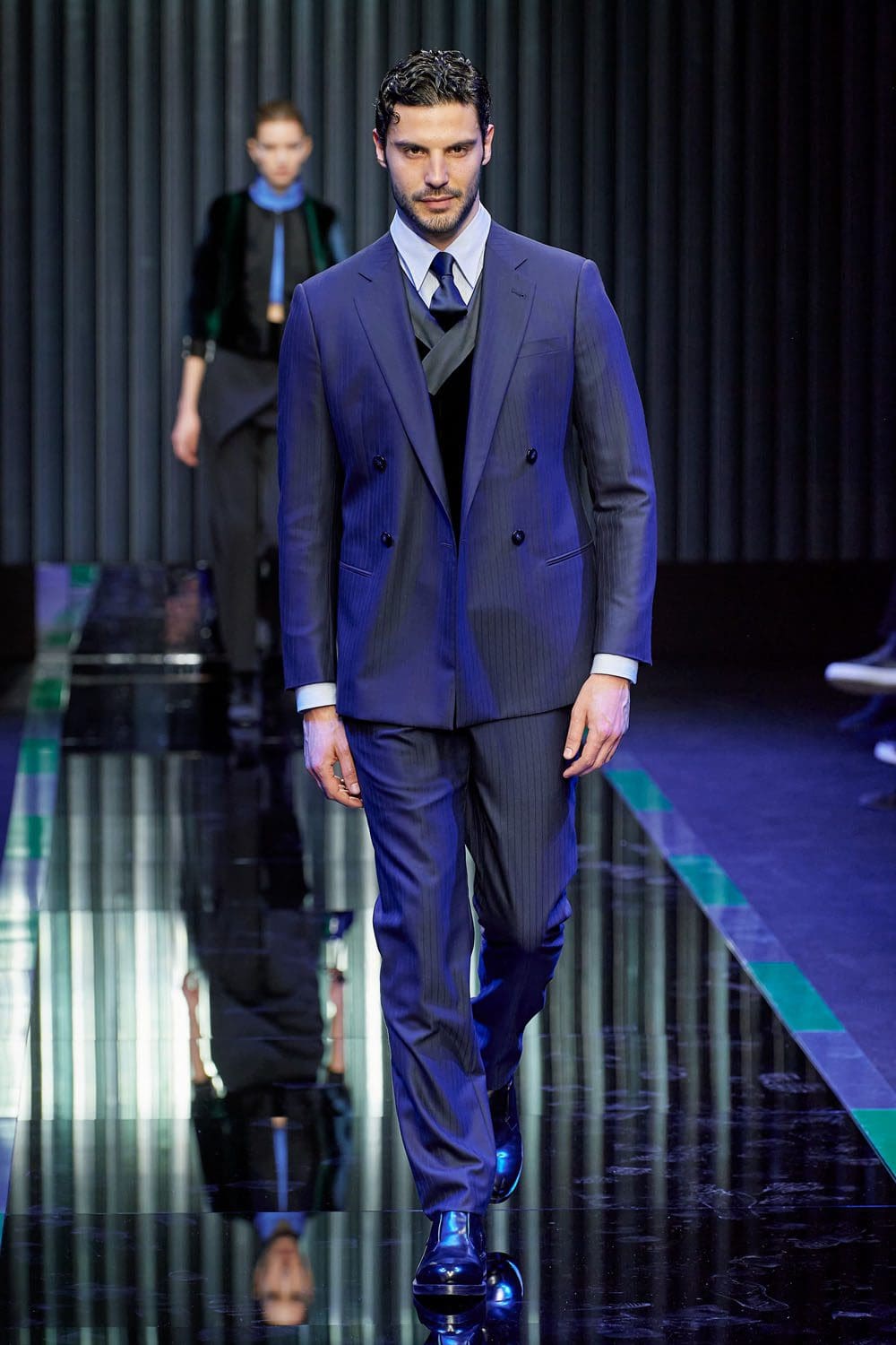 Giorgio Armani outono inverno 2022-2023 Milão Runway revista