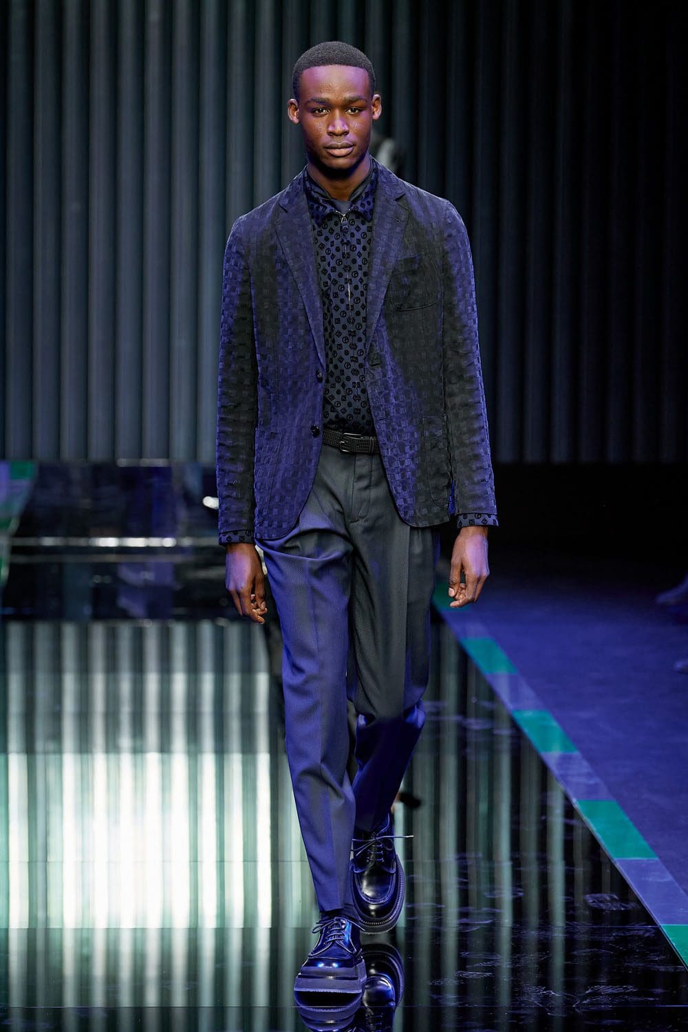 Giorgio Armani outono inverno 2022-2023 Milão Runway revista