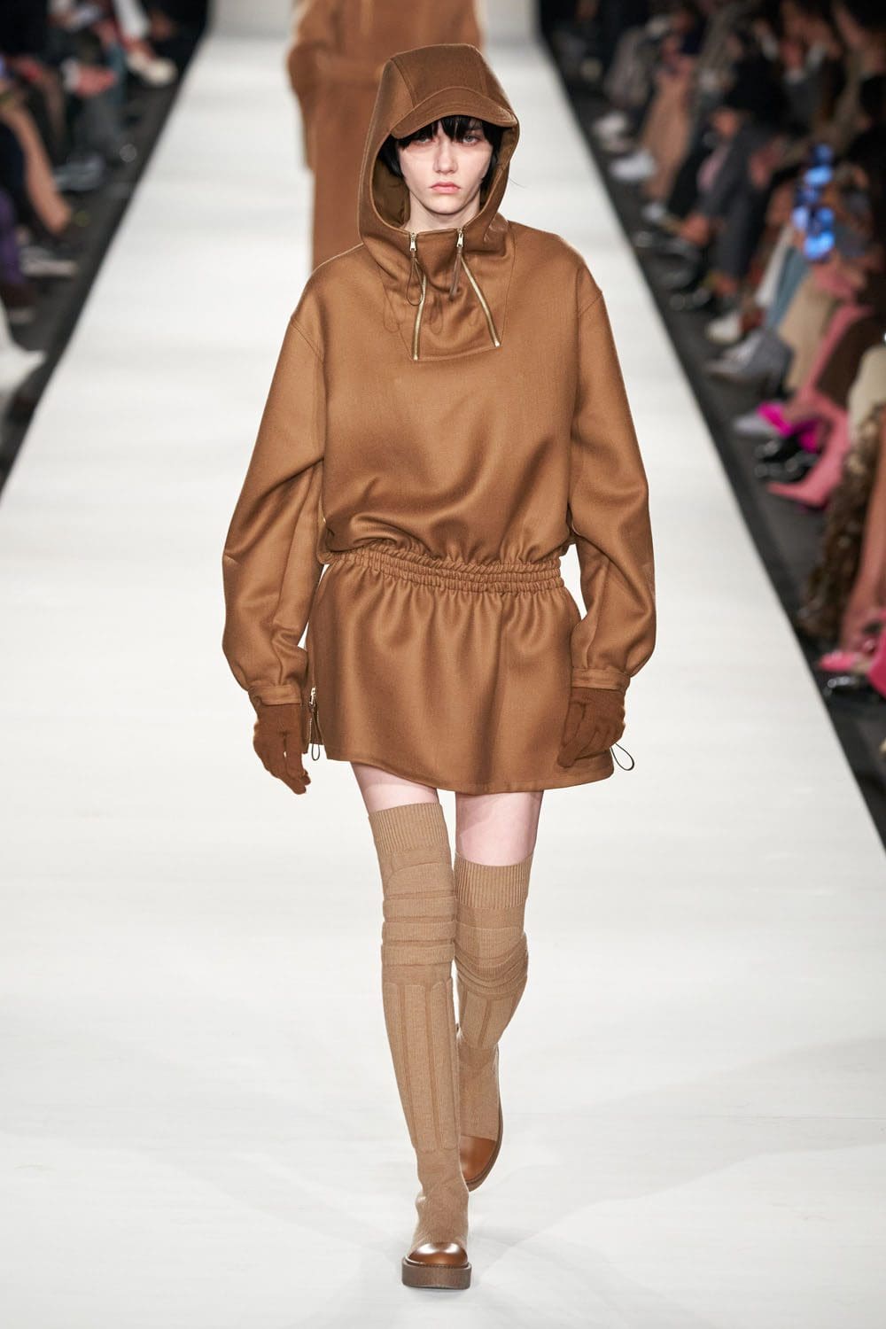 Max Mara Осень Зима 2022-2023 Милан Runway Журнал