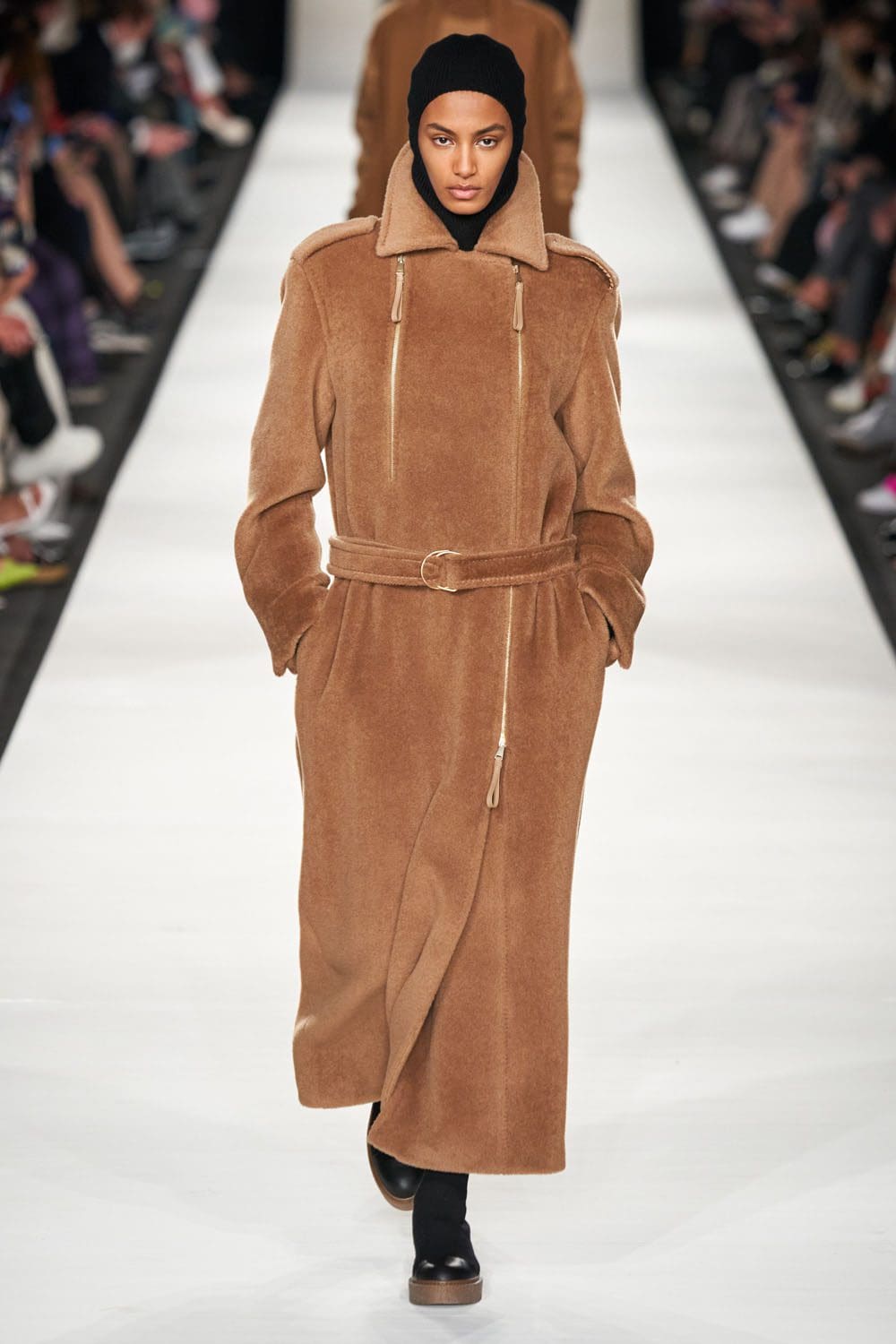 Max Mara Осень Зима 2022-2023 Милан Runway Журнал