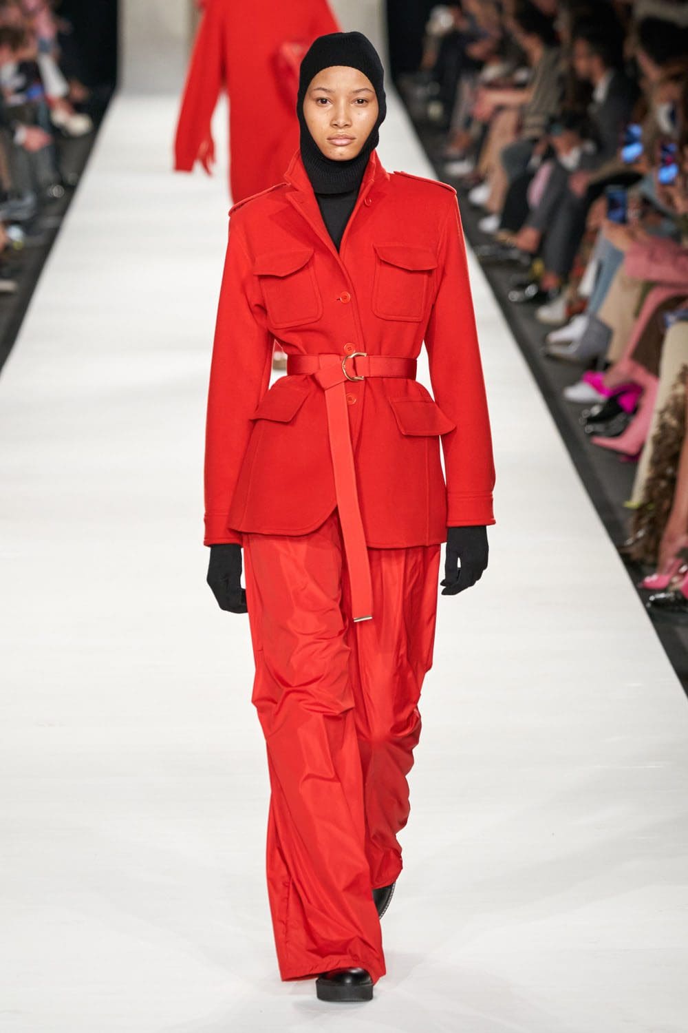 Max Mara Осень Зима 2022-2023 Милан Runway Журнал