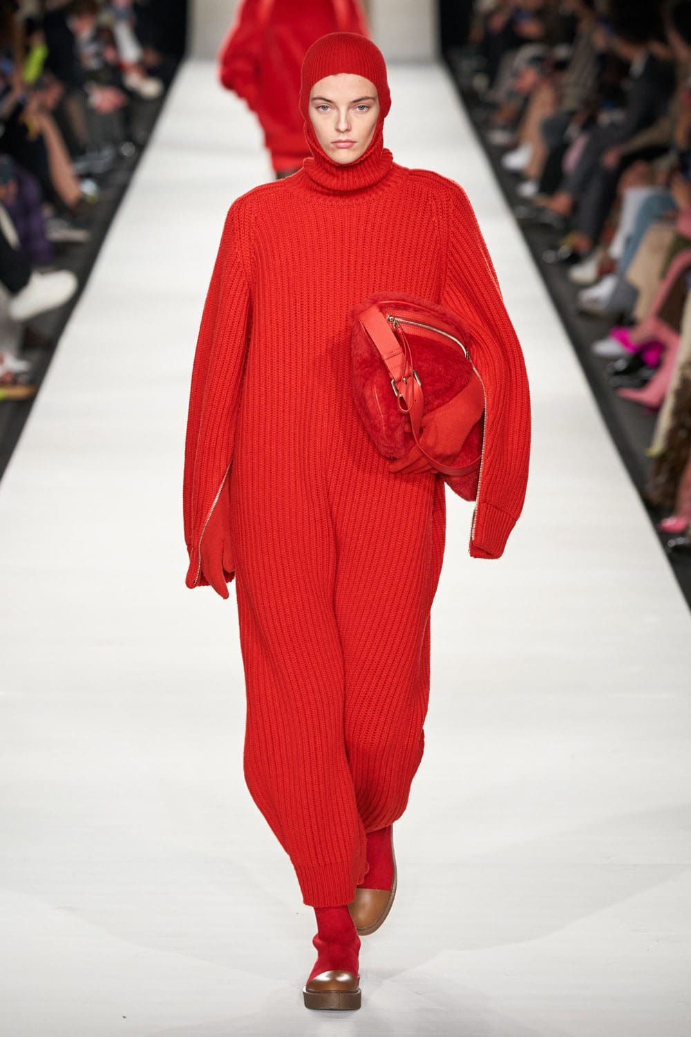 Max Mara Осень Зима 2022-2023 Милан Runway Журнал