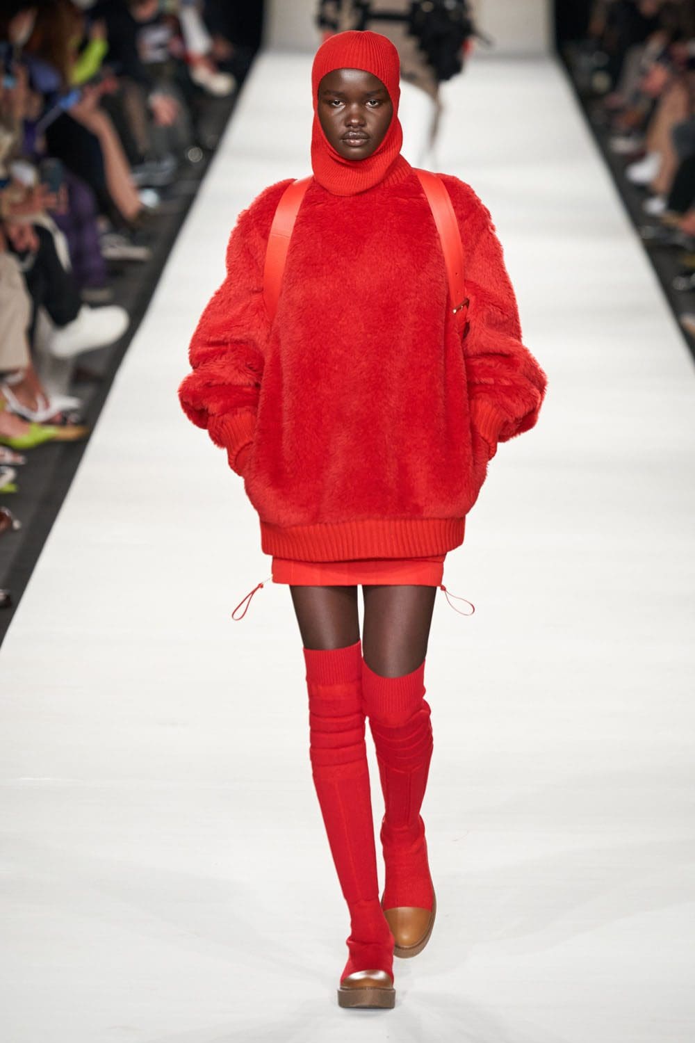 Max Mara Осень Зима 2022-2023 Милан Runway Журнал