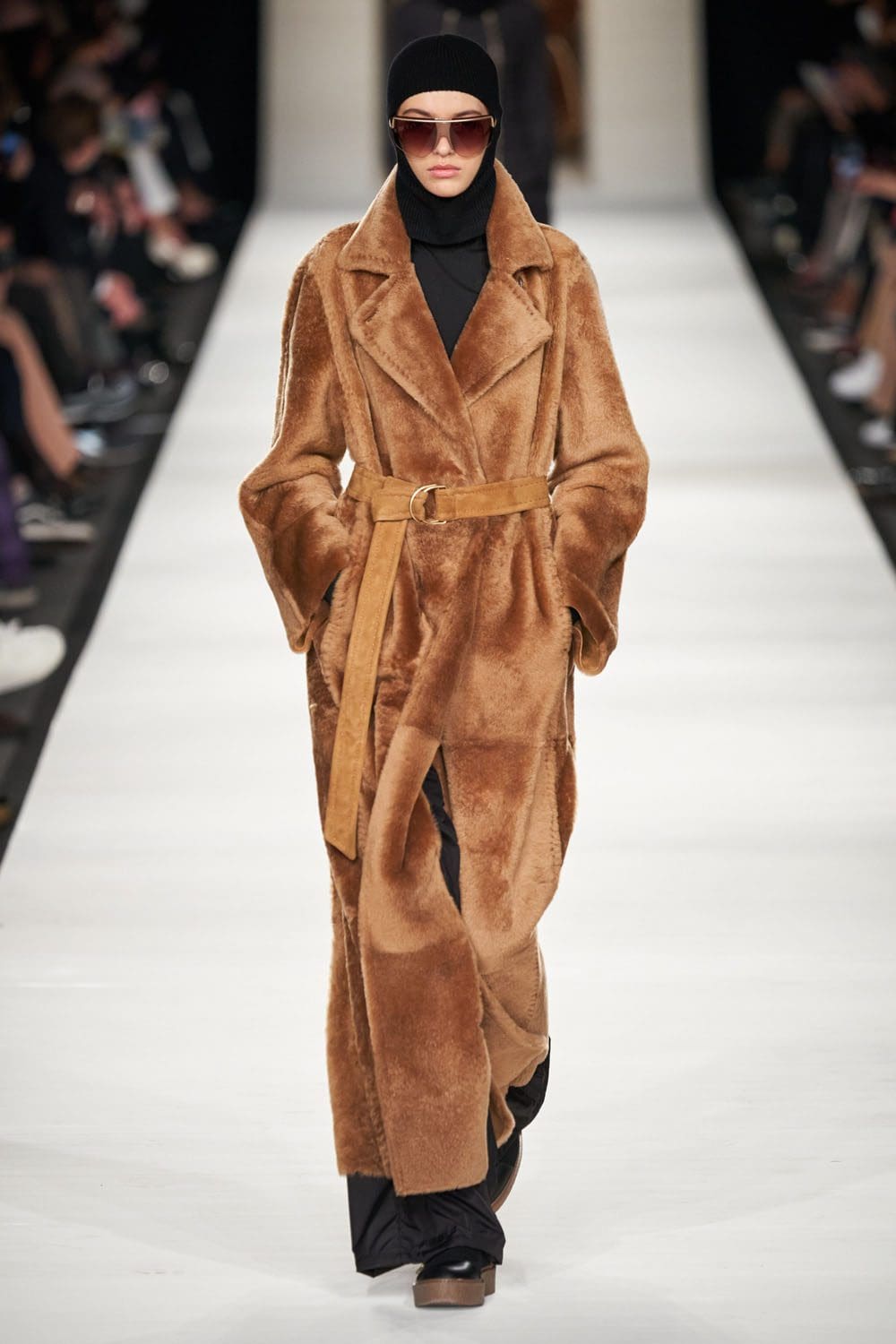 Max Mara Осень Зима 2022-2023 Милан Runway Журнал