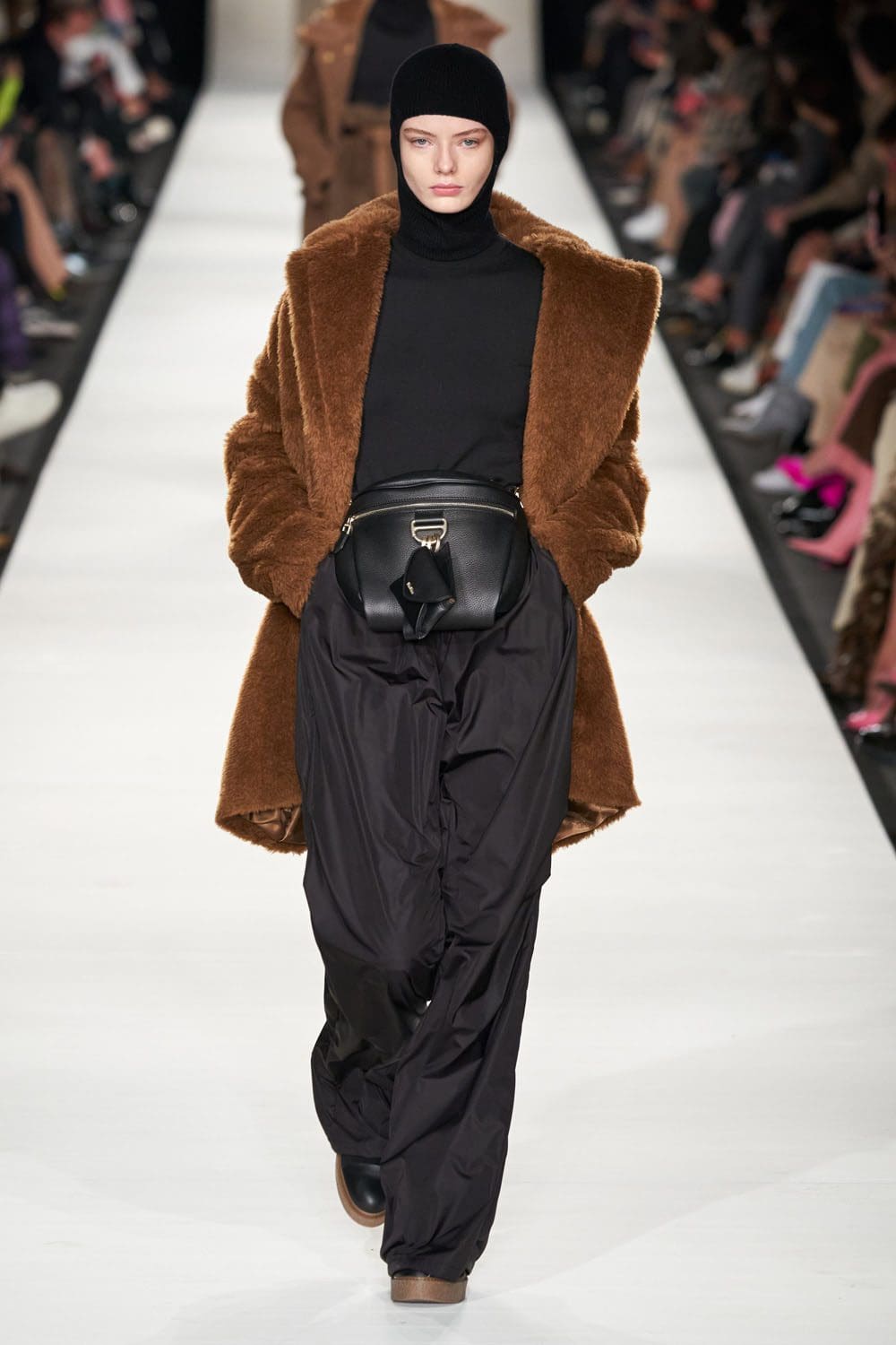 Max Mara Осень Зима 2022-2023 Милан Runway Журнал