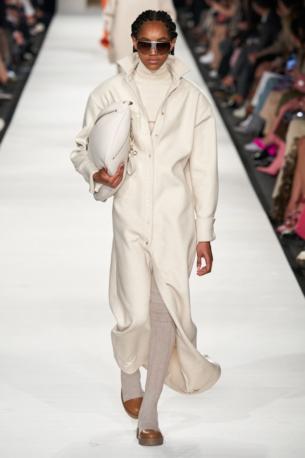 Max Mara Осень Зима 2022-2023 Милан Runway Журнал