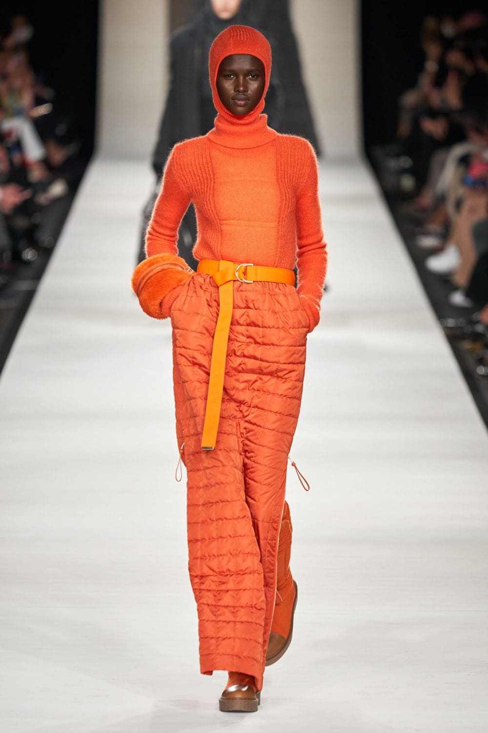 Max Mara Осень Зима 2022-2023 Милан Runway Журнал