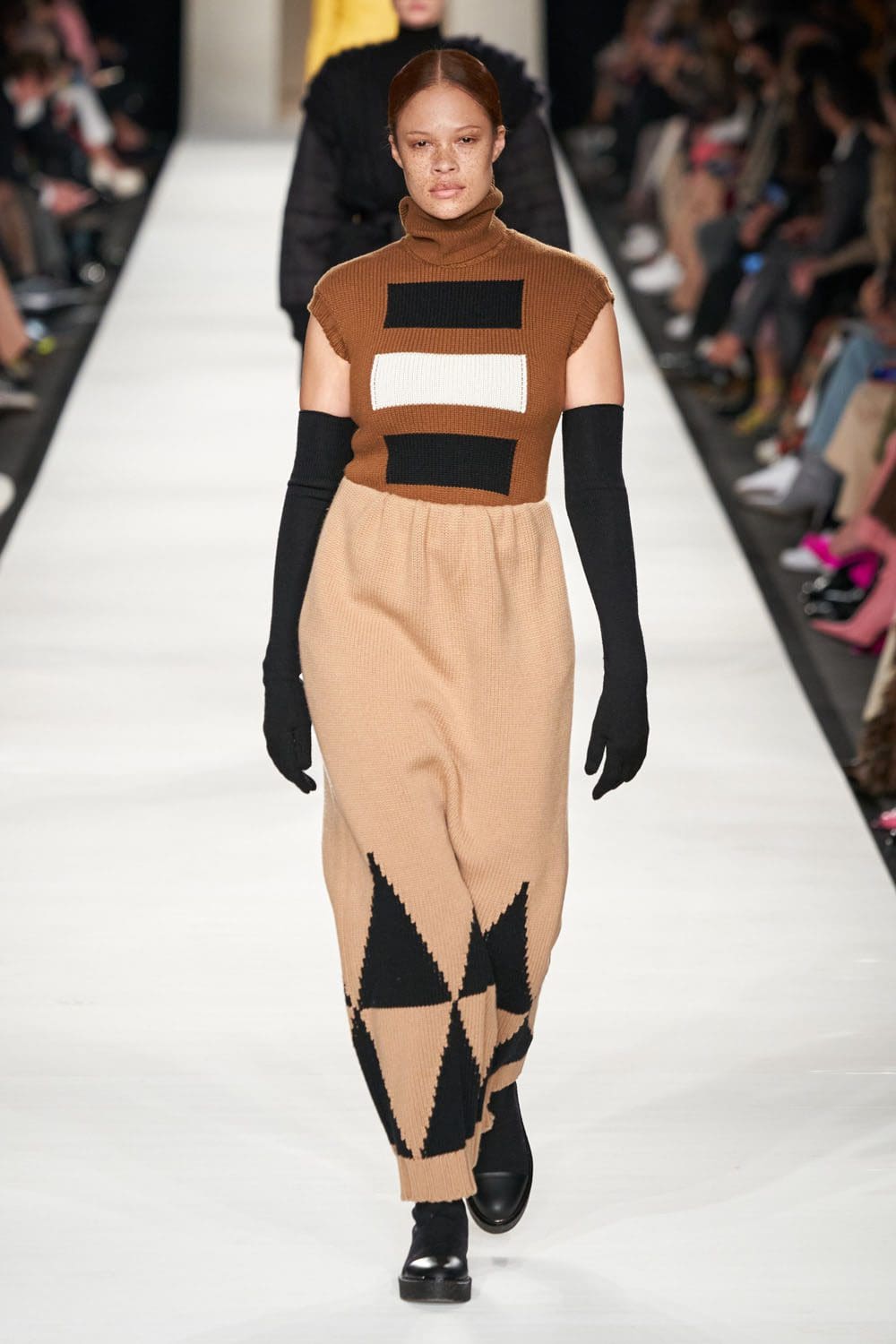 Max Mara Осень Зима 2022-2023 Милан Runway Журнал