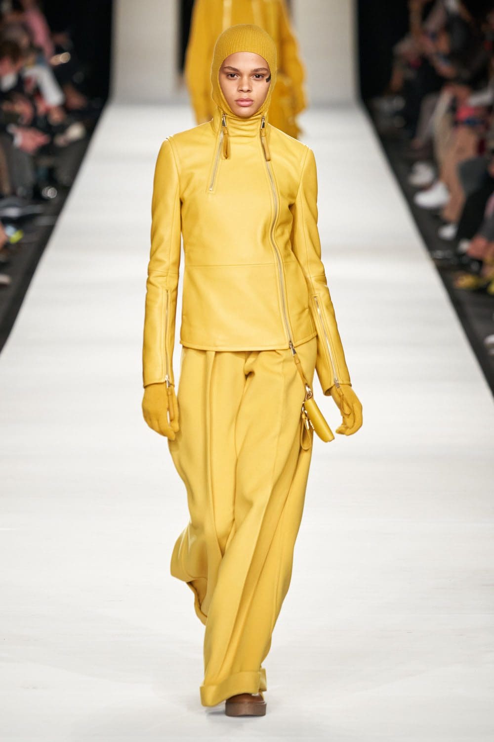 Max Mara Осень Зима 2022-2023 Милан Runway Журнал