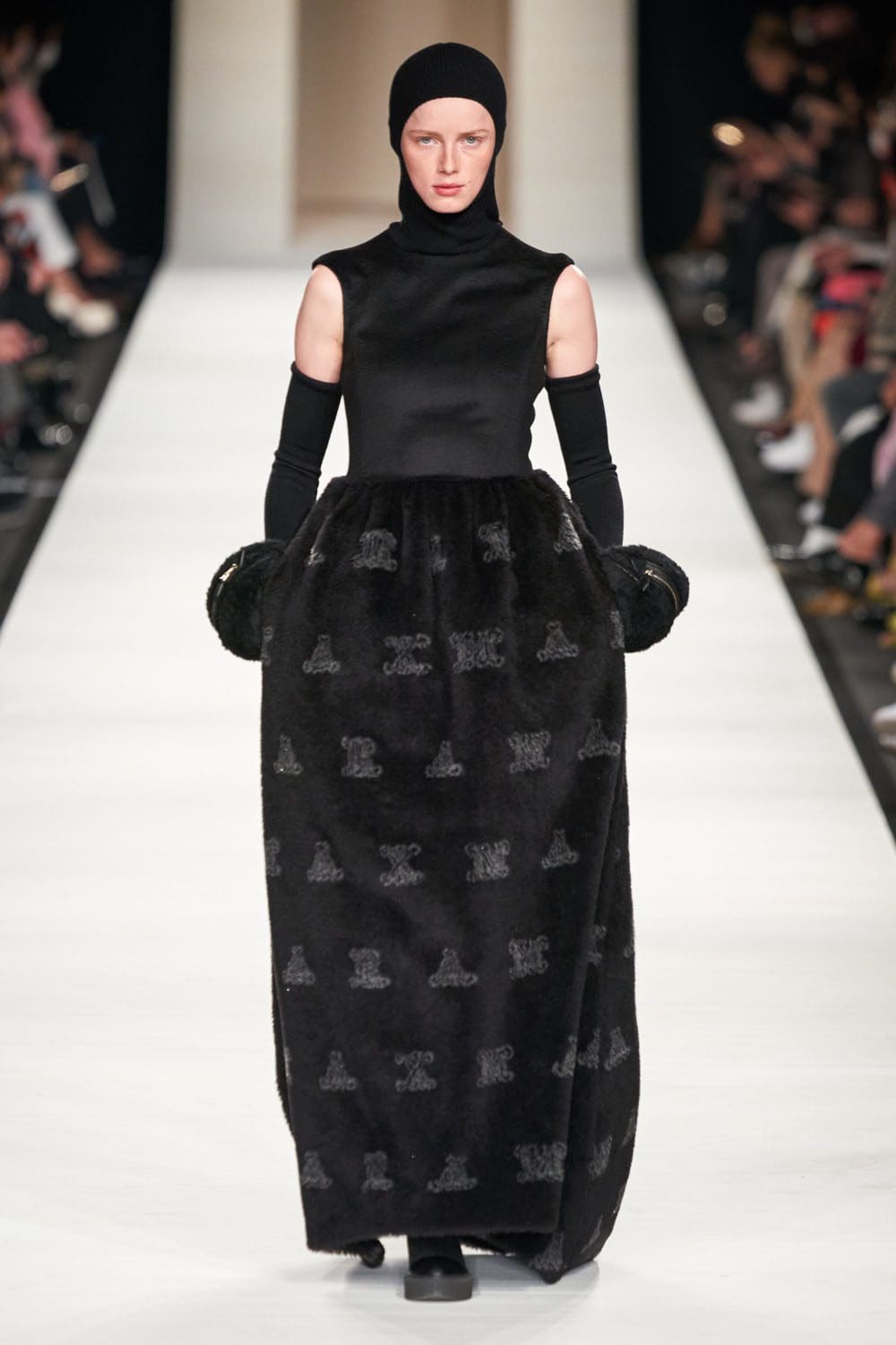 Max Mara Осень Зима 2022-2023 Милан Runway Журнал