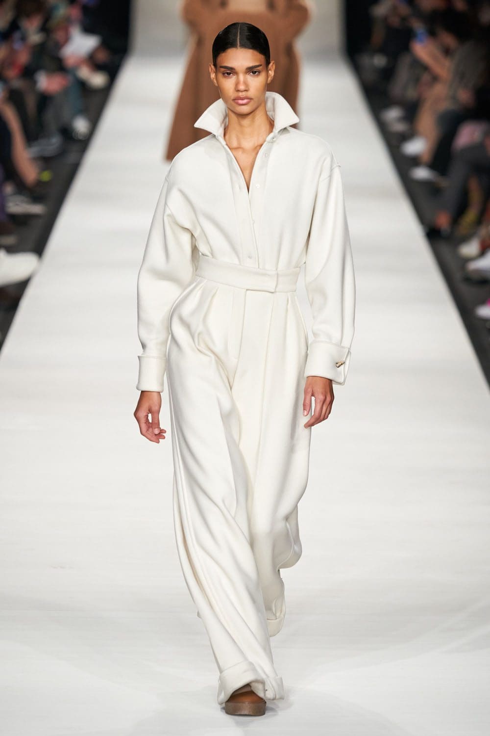 Max Mara Осень Зима 2022-2023 Милан Runway Журнал