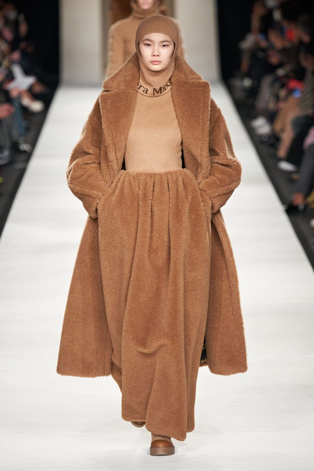 Max Mara Осень Зима 2022-2023 Милан Runway Журнал